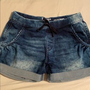 Low-rise denim shorts